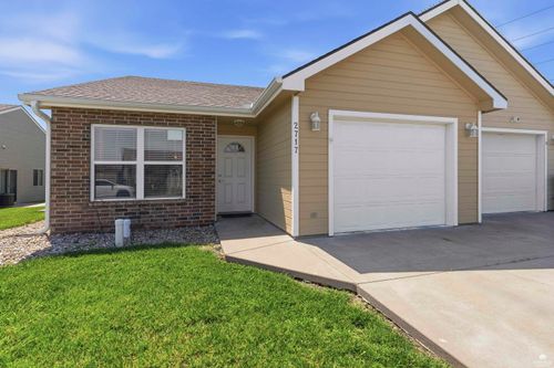 2717 Buttonwood Dr, Manhattan, KS, 66502-7164 | Card Image