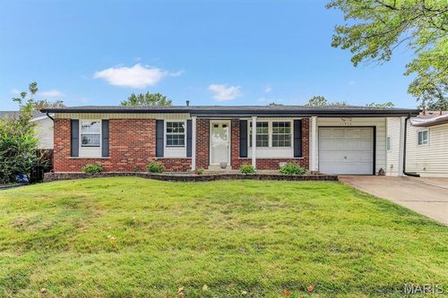 11912 Mckelvey Gardens Dr, Maryland Heights, MO, 63043-2231 | Card Image