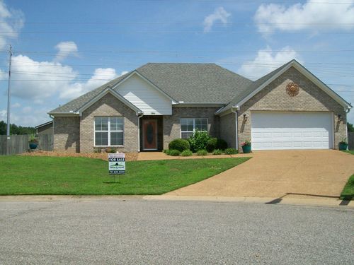186 Walnut Trace Dr, Jackson, TN, 38305-1566 | Card Image