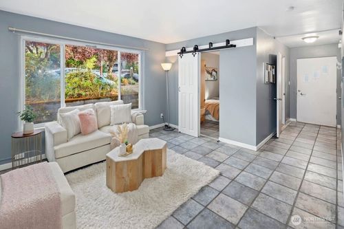 4737-4707 40th Ave Ne, Seattle, WA, 98105-3917 | Card Image