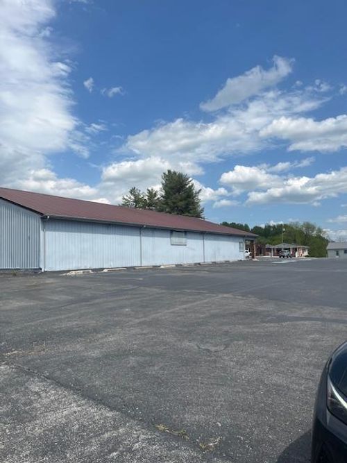 504 W Main St, Byrdstown, TN, 38549-2405 | Card Image