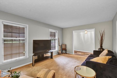 3908 Stony Brook Dr, Louisville, KY, 40299-1411 | Card Image