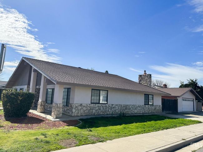297 Pine St, House other with 3 bedrooms, 3 bathrooms and null parking in Shafter CA | Image 4