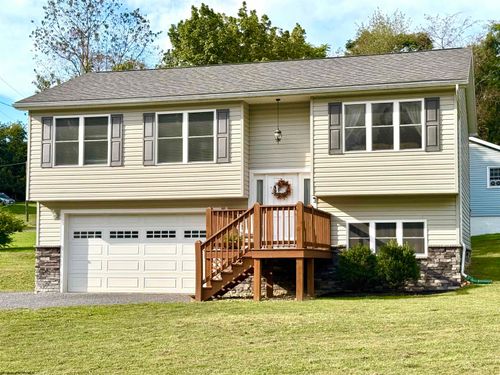 105 Cord St, Kingwood, WV, 26537-1529 | Card Image