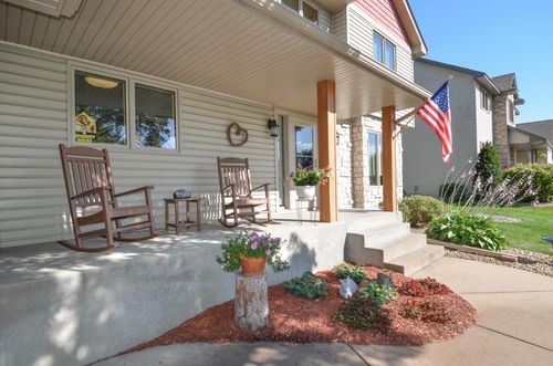 6326 White Owl Dr, Circle Pines, MN, 55014-1964 | Card Image