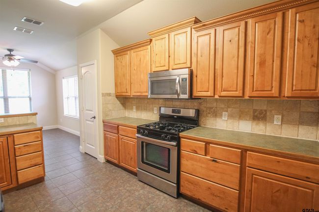 2559 Lazy Acres Ln, House other with 3 bedrooms, 2 bathrooms and null parking in Tyler TX | Image 6