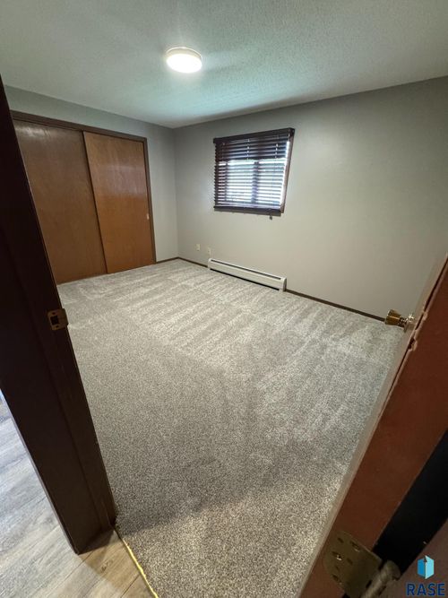 1011 S 2nd Ave Avenue, Sioux Falls, SD, 57105-0849 | Card Image