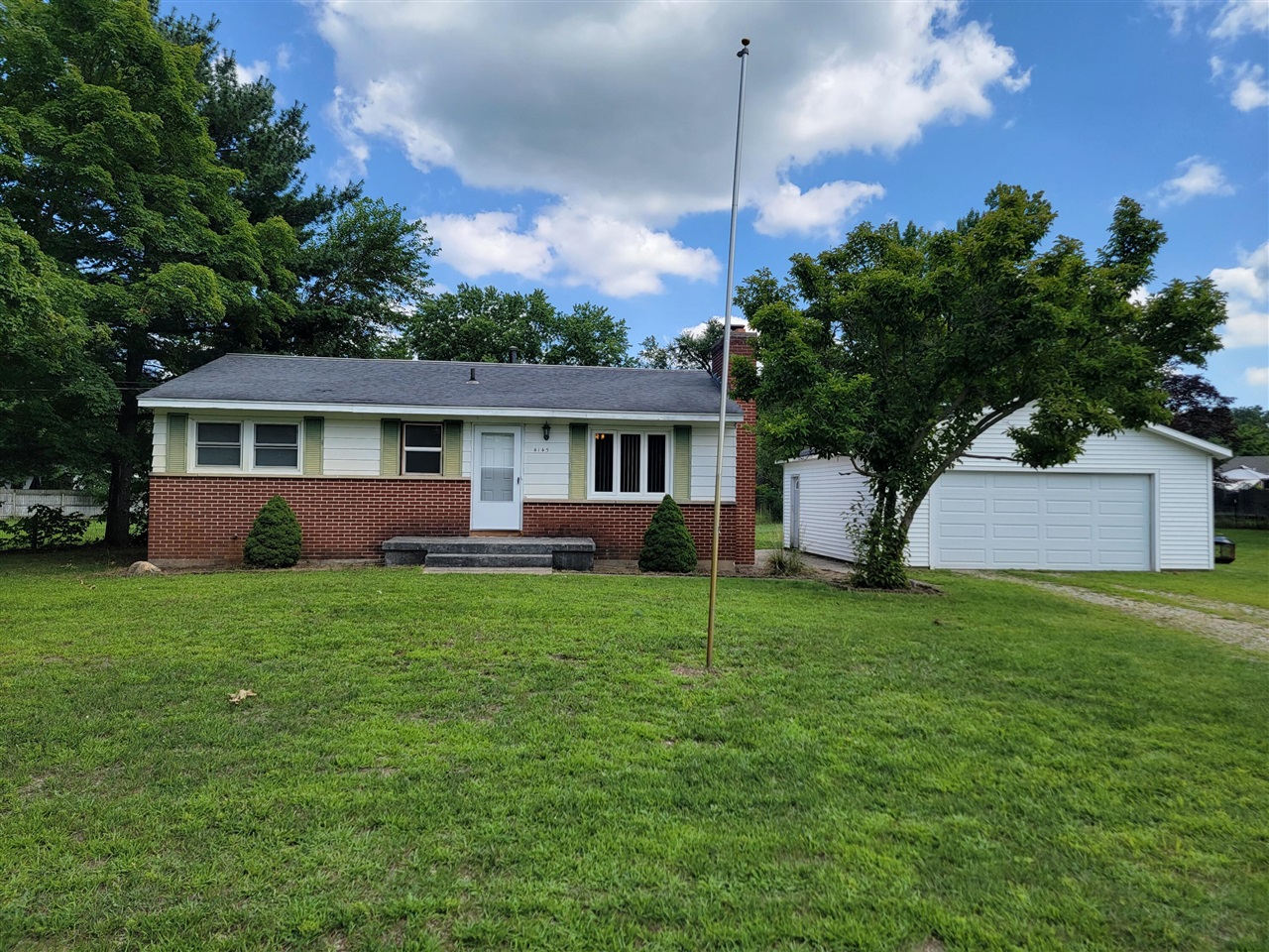 Joan Dr, Dorr, MI 49323