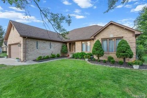 54774 Ashley Lauren Dr, Macomb, MI, 48042-2323 | Card Image