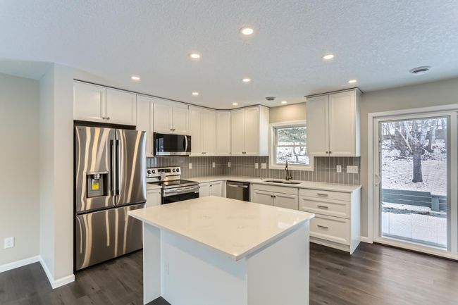 2740 County Rd E - Web Quality - 012 - 11 Kitchen.jpg | Image 8