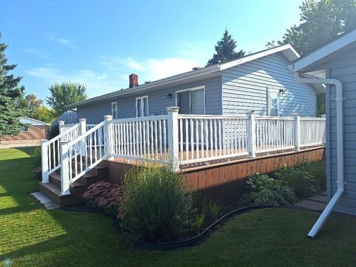 553 W Rolette St, Pembina, ND, 58271-4001 | Card Image