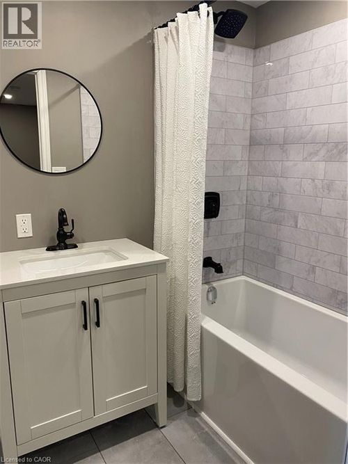 34-187 Grulke St, Kitchener, ON, N2A2S6 | Card Image