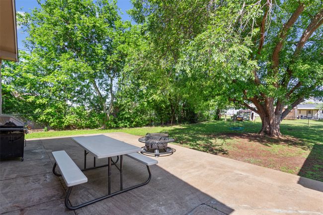 1307 W 6 Th St, House other with 4 bedrooms, 2 bathrooms and null parking in McGregor TX | Image 24