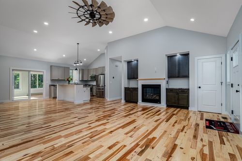 46 High St, Stratham, NH, 03885-2216 | Card Image