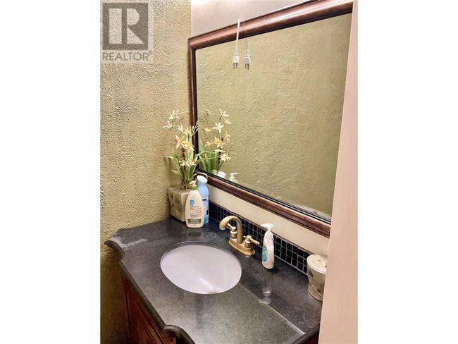 1715 Highway 33, House other with 3 bedrooms, 3 bathrooms and 1 parking in Rock Creek BC | Image 46