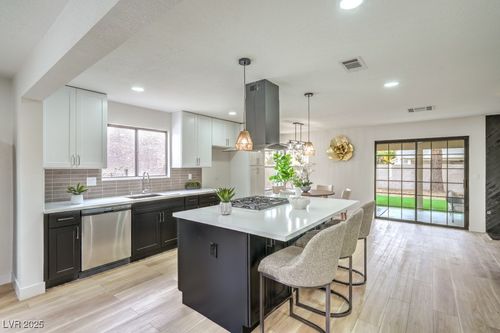 10009 Coral Sands Dr, Las Vegas, NV, 89117-3660 | Card Image