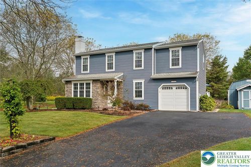 2420 Bannerstone Dr, Quakertown, PA, 18951-3865 | Card Image