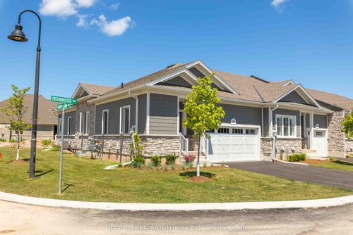 221 Ironwood Way, Kemble, ON, N0H1S0 | Card Image