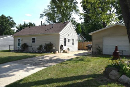 953 Robbins Dr, Algonac, MI, 48001-1263 | Card Image