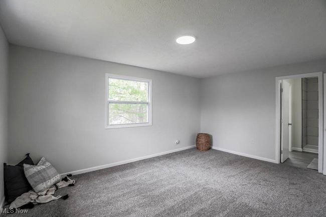 Primary Room | Image 18