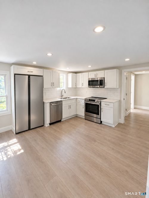49 Dodgingtown Rd, Newtown, CT, 06470-1887 | Card Image