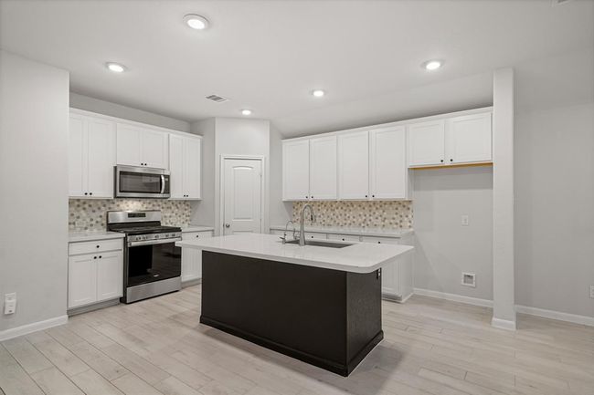 18810 Brookside Ridge Ln, House other with 3 bedrooms, 2 bathrooms and 2 parking in Manvel TX | Image 4
