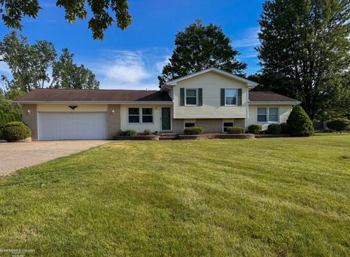7894 Lantern Dr, Almont, MI, 48003-8649 | Card Image