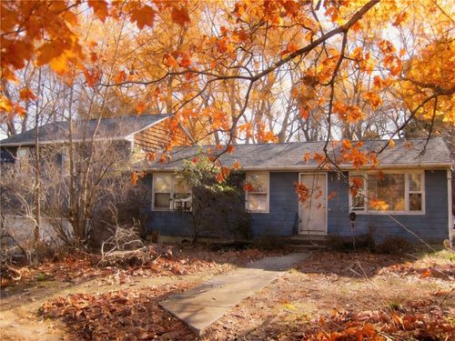 2 Congdon St, Coventry, RI, 02816-8020 | Card Image