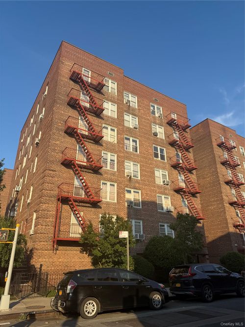 2d-3305 90th St, Jackson Heights, NY, 11372-1601 | Card Image