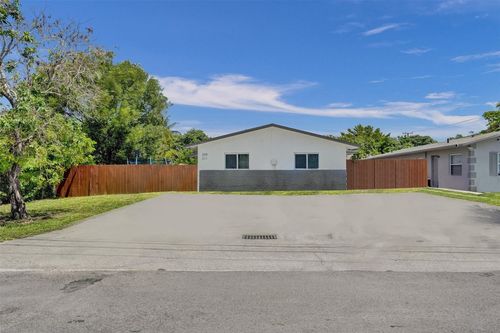 209 Ne 9th St, Pompano Beach, FL, 33060-6143 | Card Image