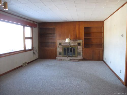 35 Midland Avenue, Woodbury, NY, 10917 | Card Image