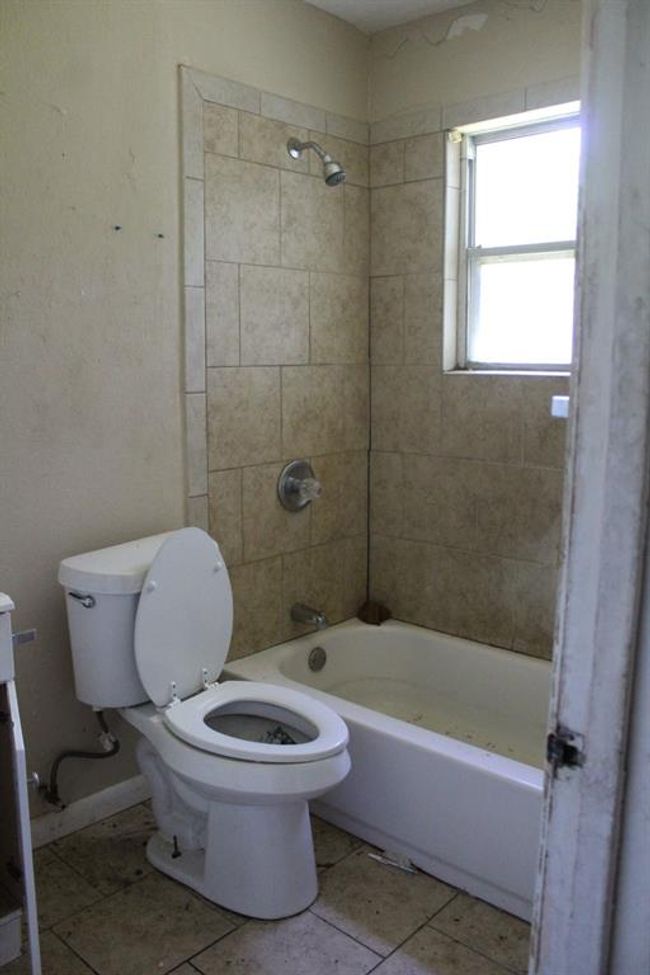 4813 Angleton St, House other with 3 bedrooms, 1 bathrooms and 3 parking in Houston TX | Image 11