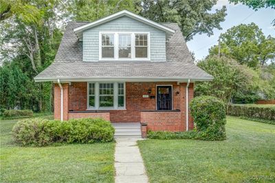 View of front facade featuring a front yard | Image 1