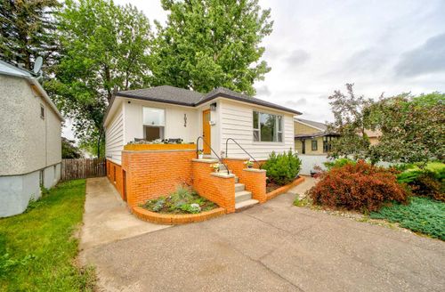 1034 11 St S, Lethbridge, AB, T1K1P5 | Card Image