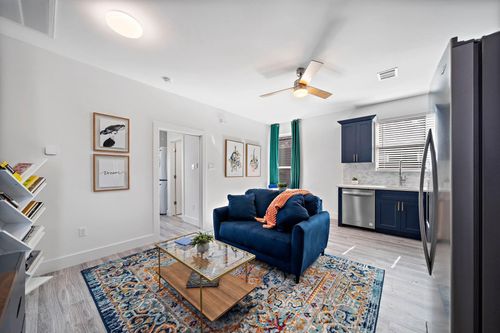 b-207 E 38th St, Houston, TX, 77018-6539 | Card Image