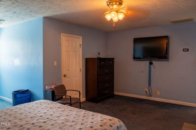 6449 bedroom up tv | Image 26