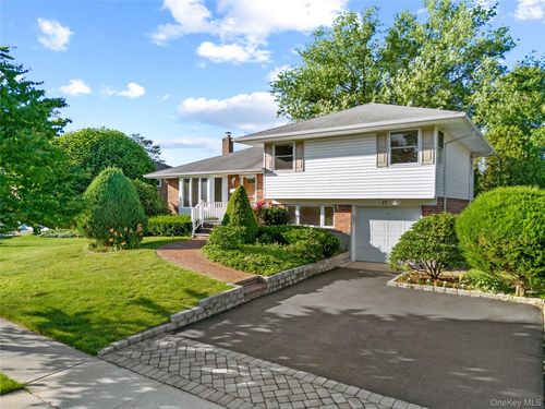 17 Wren Dr, Woodbury, NY, 11797-3212 | Card Image