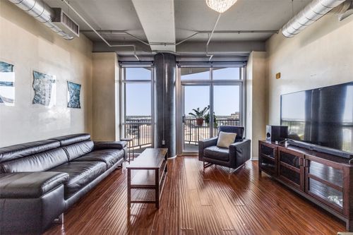 apt-803-1001 Belleview St, Dallas, TX, 75215-1835 | Card Image