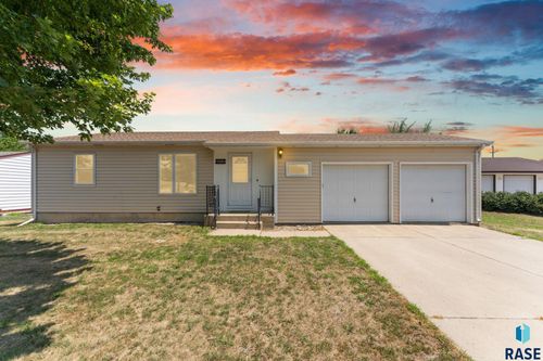 3508 N 10th Ave Avenue, Sioux Falls, SD, 57104 | Card Image