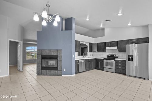 917 S Escuela Rd, Golden Valley, AZ, 86413-9121 | Card Image