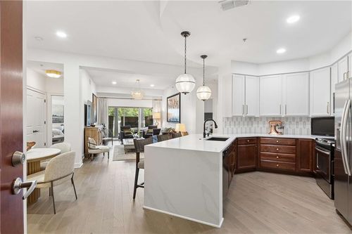 727-200 River Vista Dr, Atlanta, GA, 30339-7625 | Card Image