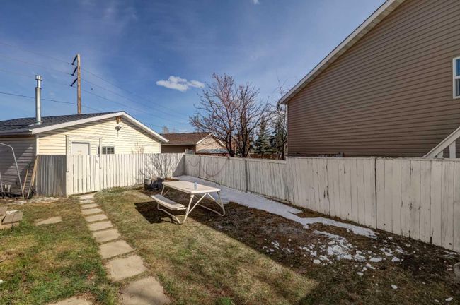 44 Castlebrook Rise Ne, Home with 4 bedrooms, 2 bathrooms and 2 parking in Calgary AB | Image 29