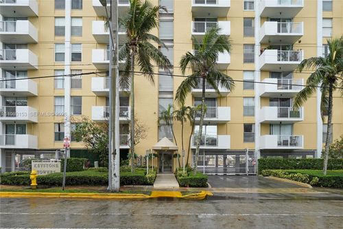 apt-1010-2000 Ne 135th St, North Miami, FL, 33181-2164 | Card Image