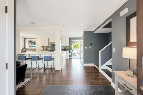 1762 Midgard Ave, Victoria, BC, V8P2Y7 | Card Image