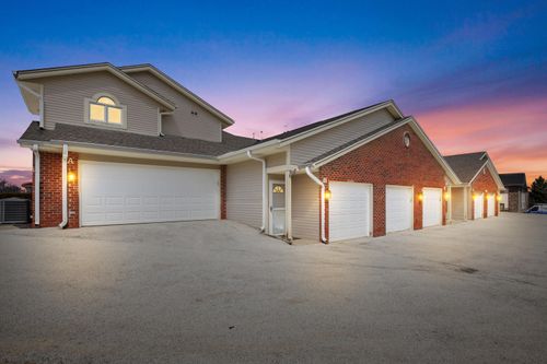 668 Westfield Way, Pewaukee, WI, 53072-6914 | Card Image