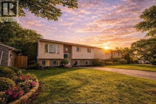 99 Vermont Dr, Amherstburg, ON, N9V3Z5 | Card Image