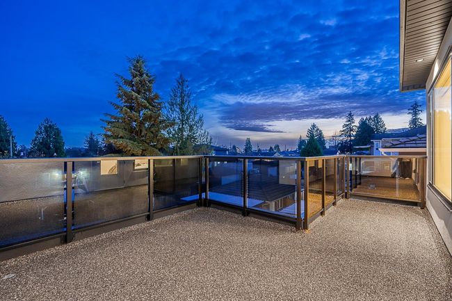 8386 14 Th Ave, Home with 5 bedrooms, 5 bathrooms and 3 parking in Burnaby BC | Image 25
