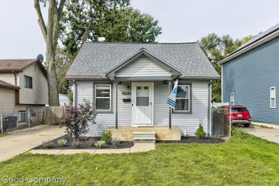 30183 Alger Boulevard, Home with 2 bedrooms, 1 bathrooms and null parking in Madison Heights MI | Image 1