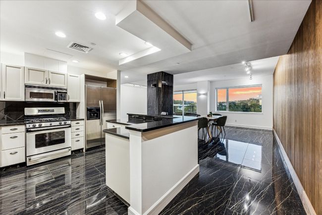 APT-401 - 901 W 9 Th St, Condo with 3 bedrooms, 2 bathrooms and null parking in Austin TX | Image 5