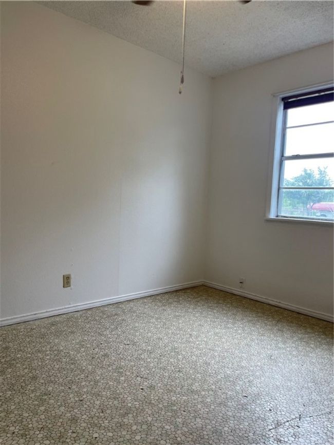 302 Newberry St, House other with 3 bedrooms, 1 bathrooms and null parking in Alice TX | Image 16
